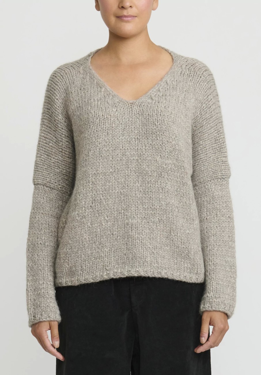 Album di Famiglia Knitwear | Serie Numerata Hand-Knit V-Neck Sweater In Grey