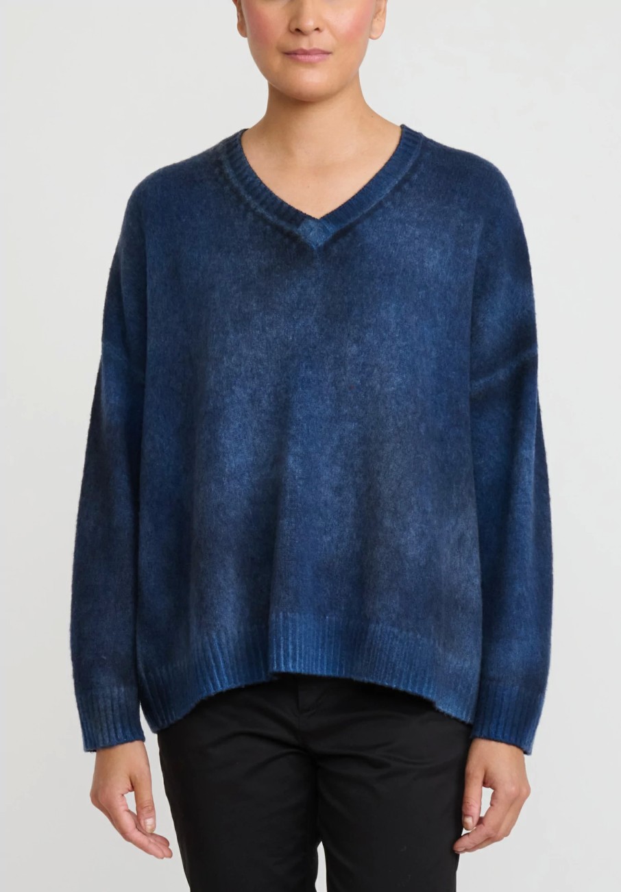 Avant Toi Knitwear | Hand-Painted Brushed Cashmere Maglia V-Neck Sweater In Nero Genziana Blue