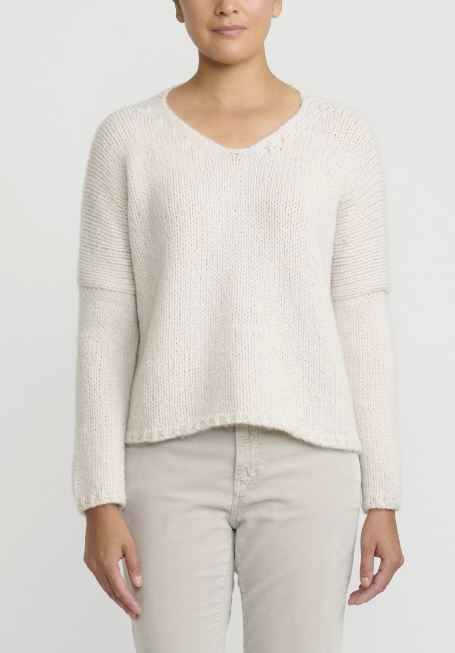 Album di Famiglia Knitwear | Serie Numerata Hand-Knit V-Neck Sweater In Fog Cream