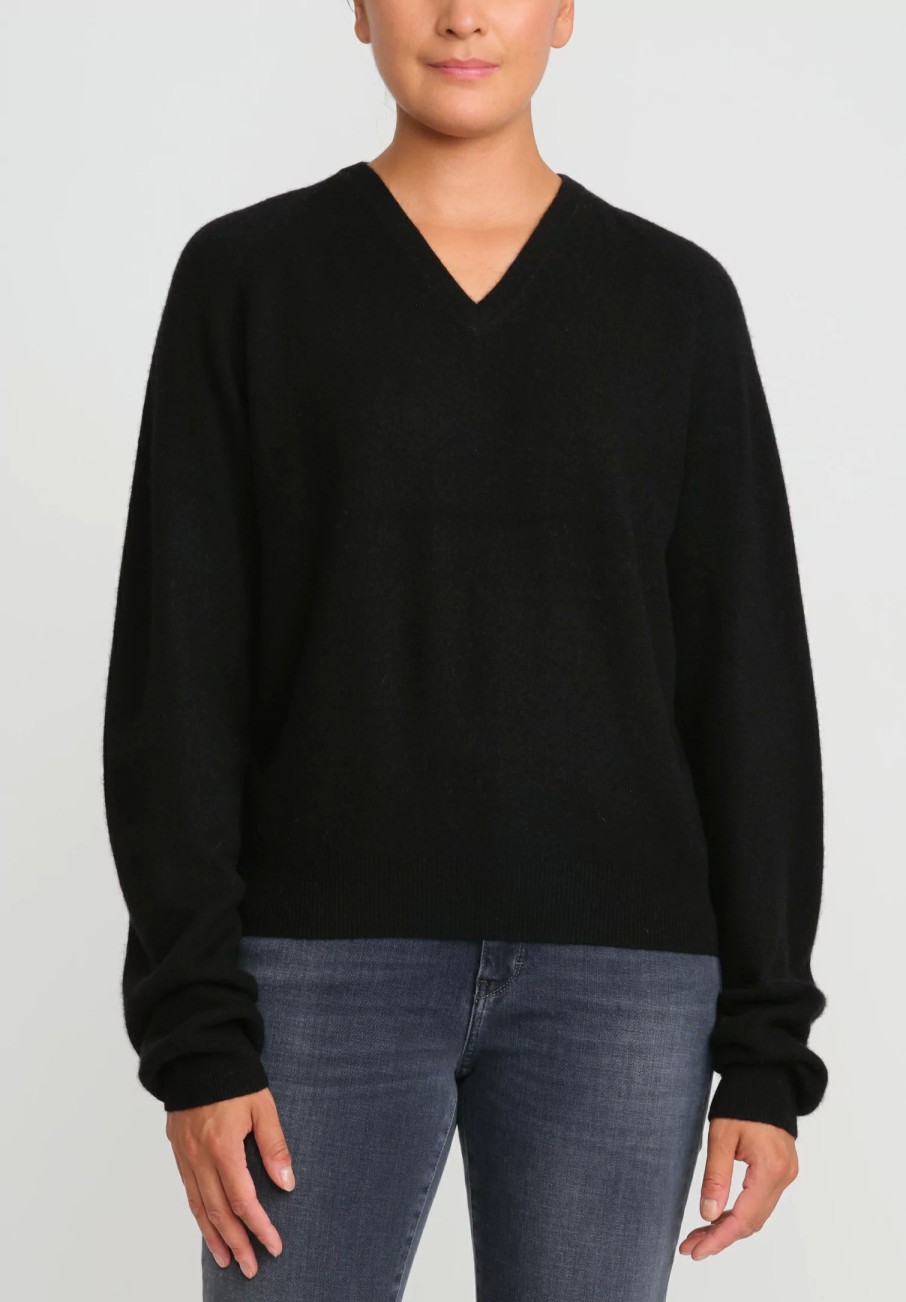 Frenckenberger Knitwear | Cashmere Mini V-Neck Sweater In Black